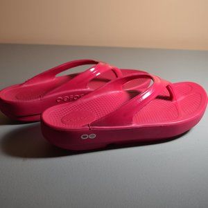 Oofos Oolala Magenta Pink Sandals Size 7
